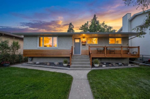 8343 48 Avenue Nw, Calgary, AB 