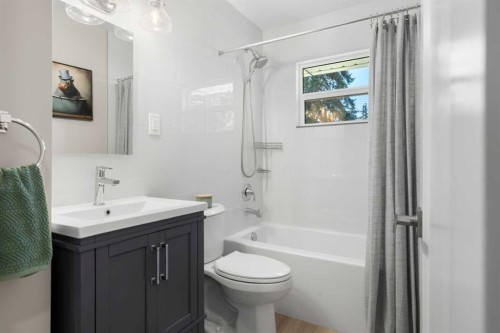 8343 48 Avenue Nw, Calgary, AB 