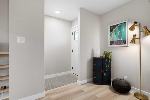 8343 48 Avenue Nw, Calgary, AB 