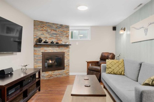 8343 48 Avenue Nw, Calgary, AB 