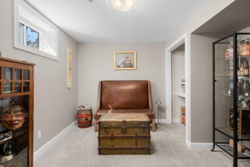 8343 48 Avenue Nw, Calgary, AB 