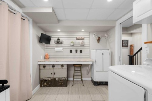 8343 48 Avenue Nw, Calgary, AB 
