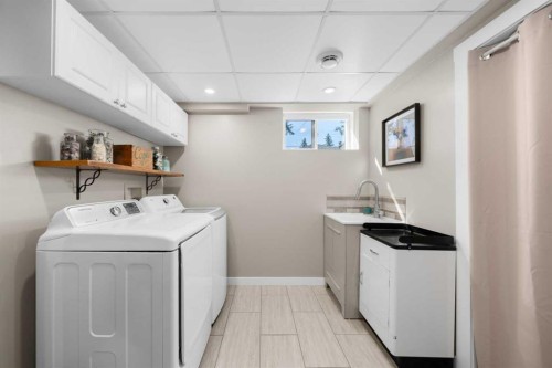 8343 48 Avenue Nw, Calgary, AB 