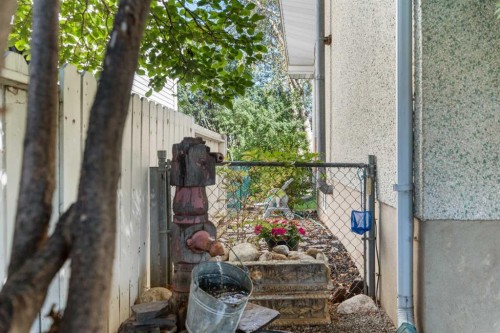 8343 48 Avenue Nw, Calgary, AB 