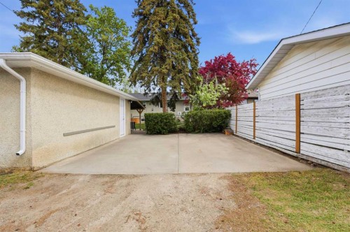 8343 48 Avenue Nw, Calgary, AB 