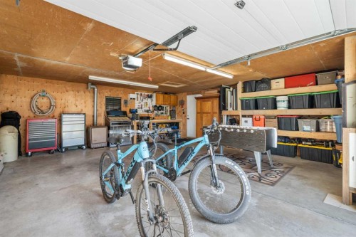 8343 48 Avenue Nw, Calgary, AB 