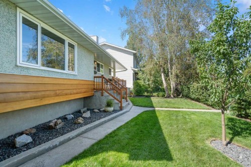 8343 48 Avenue Nw, Calgary, AB 
