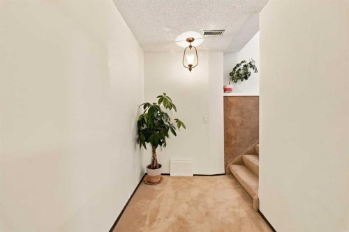 248 Huntcroft Road Ne, Calgary, AB 