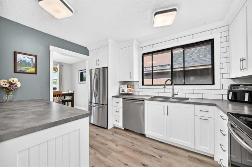 7731 47 Avenue Nw, Calgary, AB 