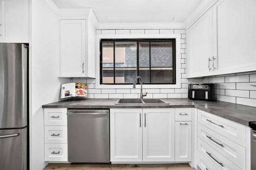 7731 47 Avenue Nw, Calgary, AB 