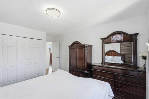 40 Pinecliff Close, Calgary, AB 