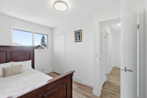 40 Pinecliff Close, Calgary, AB 