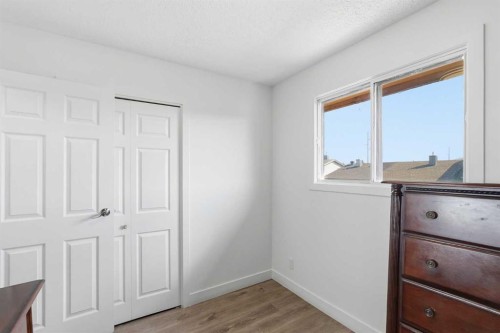 40 Pinecliff Close, Calgary, AB 