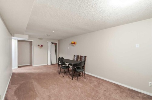 40 Pinecliff Close, Calgary, AB 