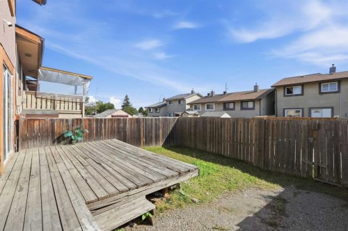 40 Pinecliff Close, Calgary, AB 