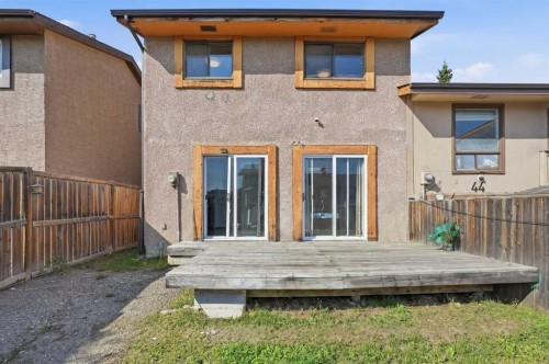 40 Pinecliff Close, Calgary, AB 