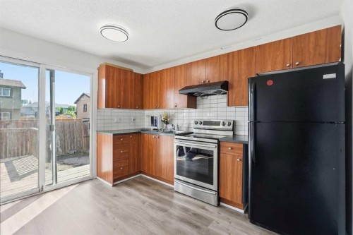 40 Pinecliff Close, Calgary, AB 