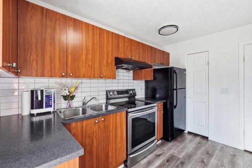 40 Pinecliff Close, Calgary, AB 