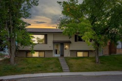 5219 Rundleview Road NE Calgary, AB T1Y 1J5