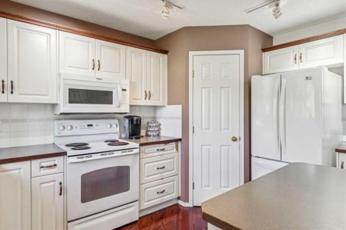 40 Country Hills Bay Nw, Calgary, AB 