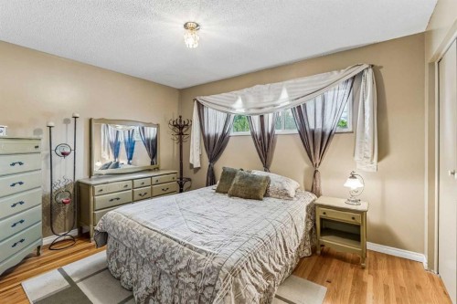 708 Lake Bonavista Drive Se, Calgary, AB 