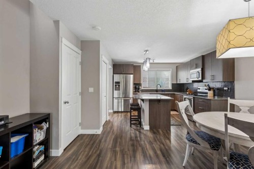 33 Legacy Gate Se, Calgary, AB 