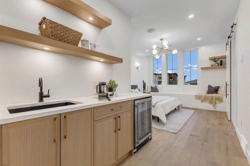 4921 21A Street Sw, Calgary, AB 