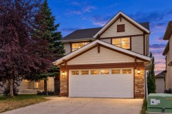 224 Panamount View NW Calgary, AB T3K 6H8