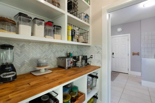 160 Kinniburgh Loop, Chestermere, AB 