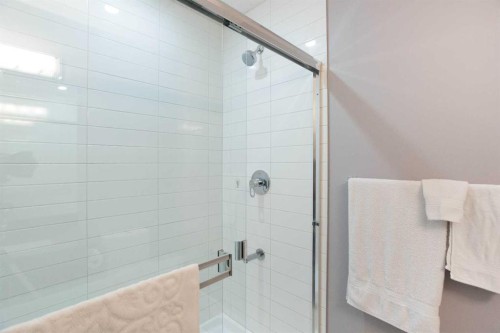 160 Kinniburgh Loop, Chestermere, AB 
