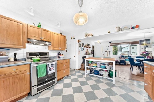 8344 47 Avenue Nw, Calgary, AB 