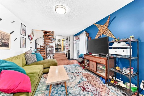8344 47 Avenue Nw, Calgary, AB 