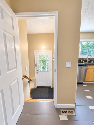 139 Maitland Road Ne, Calgary, AB 