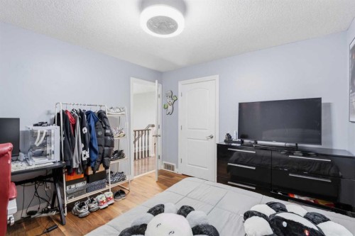 290 Valleyview Court Se, Calgary, AB 