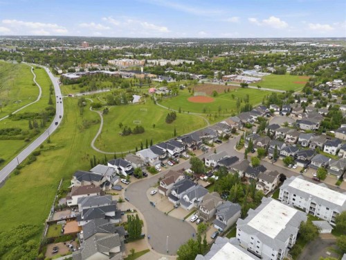 290 Valleyview Court Se, Calgary, AB 