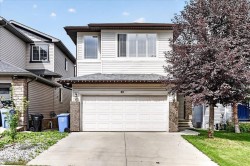 60 Everoak Close SW Calgary, AB T2Y 0C3