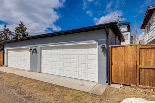1604 46 Street Nw, Calgary, AB 