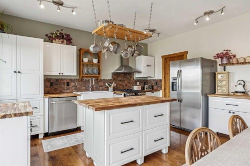 122 Hidden Creek Heights Nw, Calgary, AB 