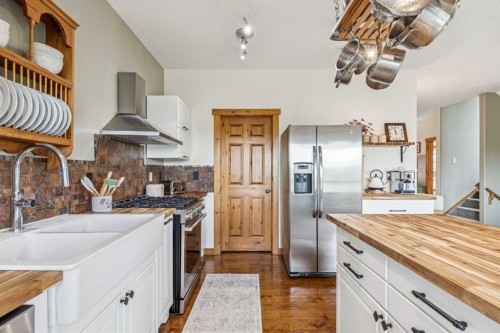 122 Hidden Creek Heights Nw, Calgary, AB 