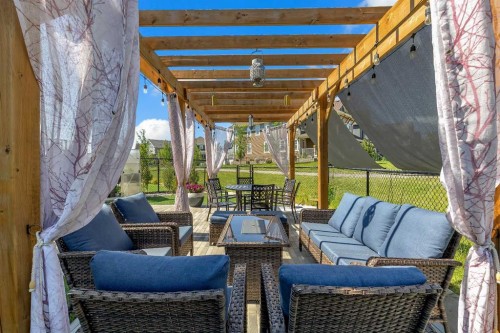 168 Magnolia Manor Se, Calgary, AB 