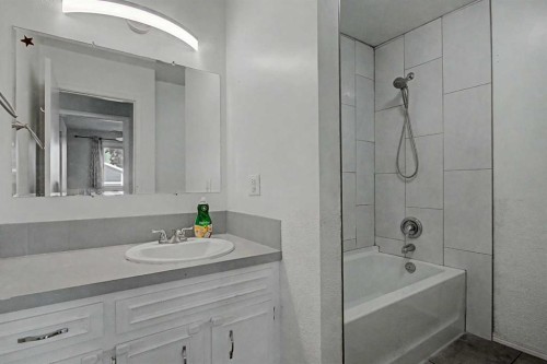 2444 Woodview Drive Sw, Calgary, AB 