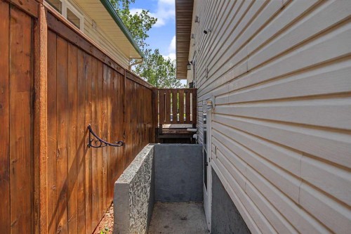 2444 Woodview Drive Sw, Calgary, AB 