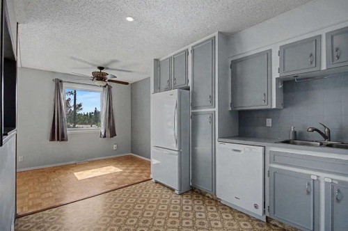 2444 Woodview Drive Sw, Calgary, AB 