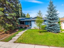 839 Lake Twintree Crescent SE Calgary, AB T2J 2W4
