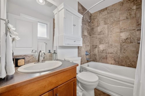 839 Lake Twintree Crescent Se, Calgary, AB 