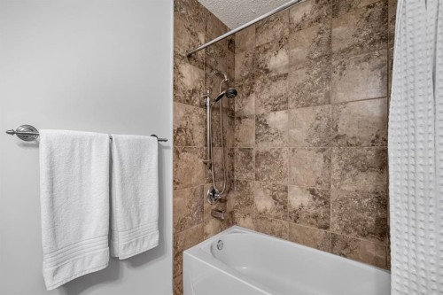 839 Lake Twintree Crescent Se, Calgary, AB 