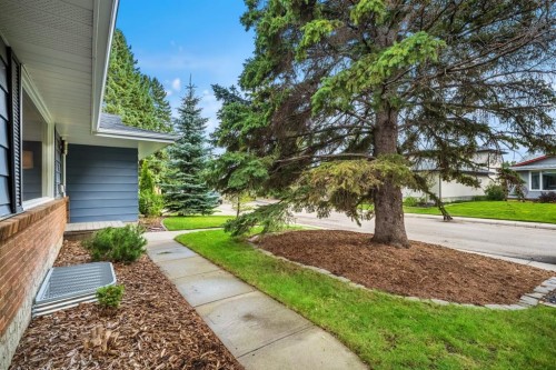 839 Lake Twintree Crescent Se, Calgary, AB 