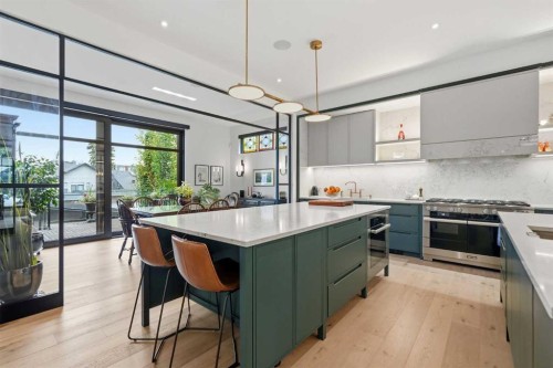 2407 31 Avenue Sw, Calgary, AB 