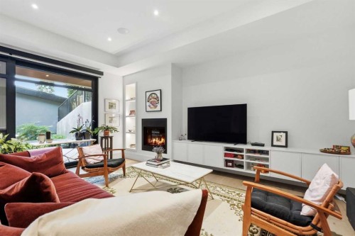 2407 31 Avenue Sw, Calgary, AB 