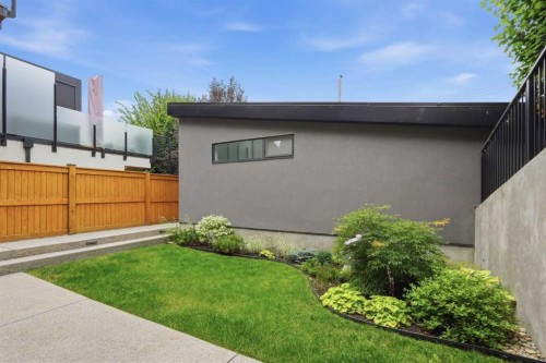 2407 31 Avenue Sw, Calgary, AB 